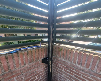 AlarmsysteemExpert.nl Cameramast 4 meter Ø 90mm met RVS muurbeugels